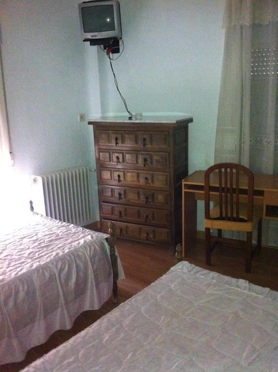 Pension Ruiz Linares  Zimmer foto